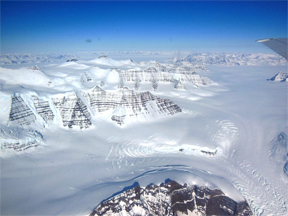 By NASA / Christy Hansen - http://www.nasa.gov/mission_pages/icebridge/multimedia/spr13/DSCN3043.html, Public Domain, https://commons.wikimedia.org/w/index.php?curid=25778382